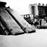 Barykada na drodze przed bramą ZM "Ursus". Ursus, czerwiec 1976. Źródło: IPN