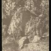 Kamień Filaretów w jarze filareckiem. Pocztówka. Wyd. J. Kwietniewski (przed 1905 r.). Źródło: Polona