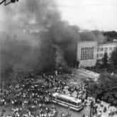 Płonący budynek KW PZPR. Radom, czerwiec 1976. Źródło: IPN