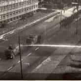 Walki uliczne w Radomiu (zdjęcia z ulic 1 Maja, Żeromskiego i przed gmachem KW PZPR). Radom, czerwiec 1976. Źródło: IPN