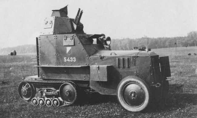 Military Shield on a Wz. 28 armored car, built on a Citroen-Kégresse chassis.