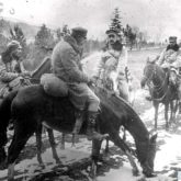 Batalha de Marcinkowice, durante a campanha de Podhale. Józef Piłsudski (6 de dezembro de 1914) está em primeiro plano. Do acervo do Arquivo Nacional Digital.