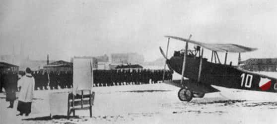 Captured German Rumpler C.I planes during the first oath of Polish airmen. Mokotów Field, 15 December 1918.