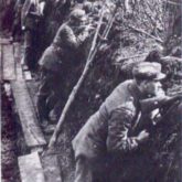 Legionários do 1º Regimento entrincheirados nos arredores de Kostiuchnówka.