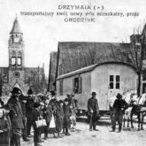 Michał Drzymała com sua carroça em Grodzisk Mazowiecki.
