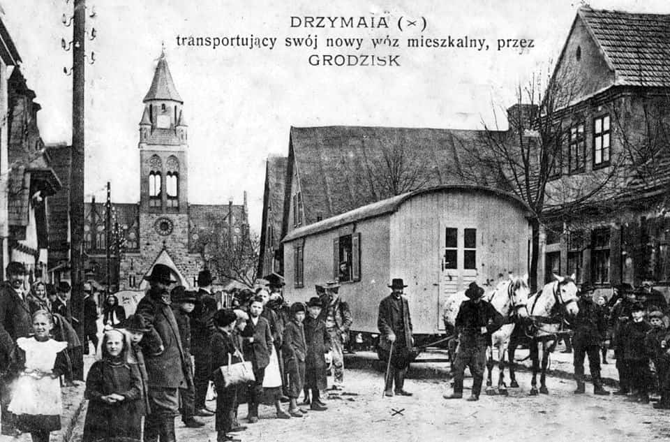 Michał Drzymała com sua carroça em Grodzisk Mazowiecki.