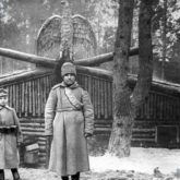 Legiões na frente oriental às margens do Styr. Prisioneiro de guerra russo em frente ao quartel-general do 4º Regimento de Infantaria. Do acervo do Arquivo Nacional Digital.