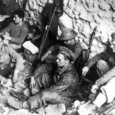 Sappers of the 5th Kresowa Infantry Division in their shelter along the Polish Sappers' Road. From the collection of the National Digital Archive (NAC).
