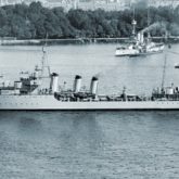 ORP „Burza” z wizytą w Sztokholmie w 1932 roku. Z racji wielu zagranicznych wizyt okręt był określany mianem „stalowego ambasadora”. Źródło: Muzeum Marynarki Wojennej.