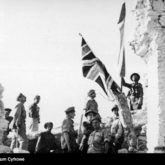 Soldados poloneses e britânicos nas ruínas da abadia no topo do Monte Cassino. Das coleções do Arquivo Digital Nacional
