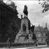 Fotografia Pomnika Grunwaldzkiego na Placu Matejki w Krakowie z roku 1934. Źródło: Narodowe Archiwum Cyfrowe